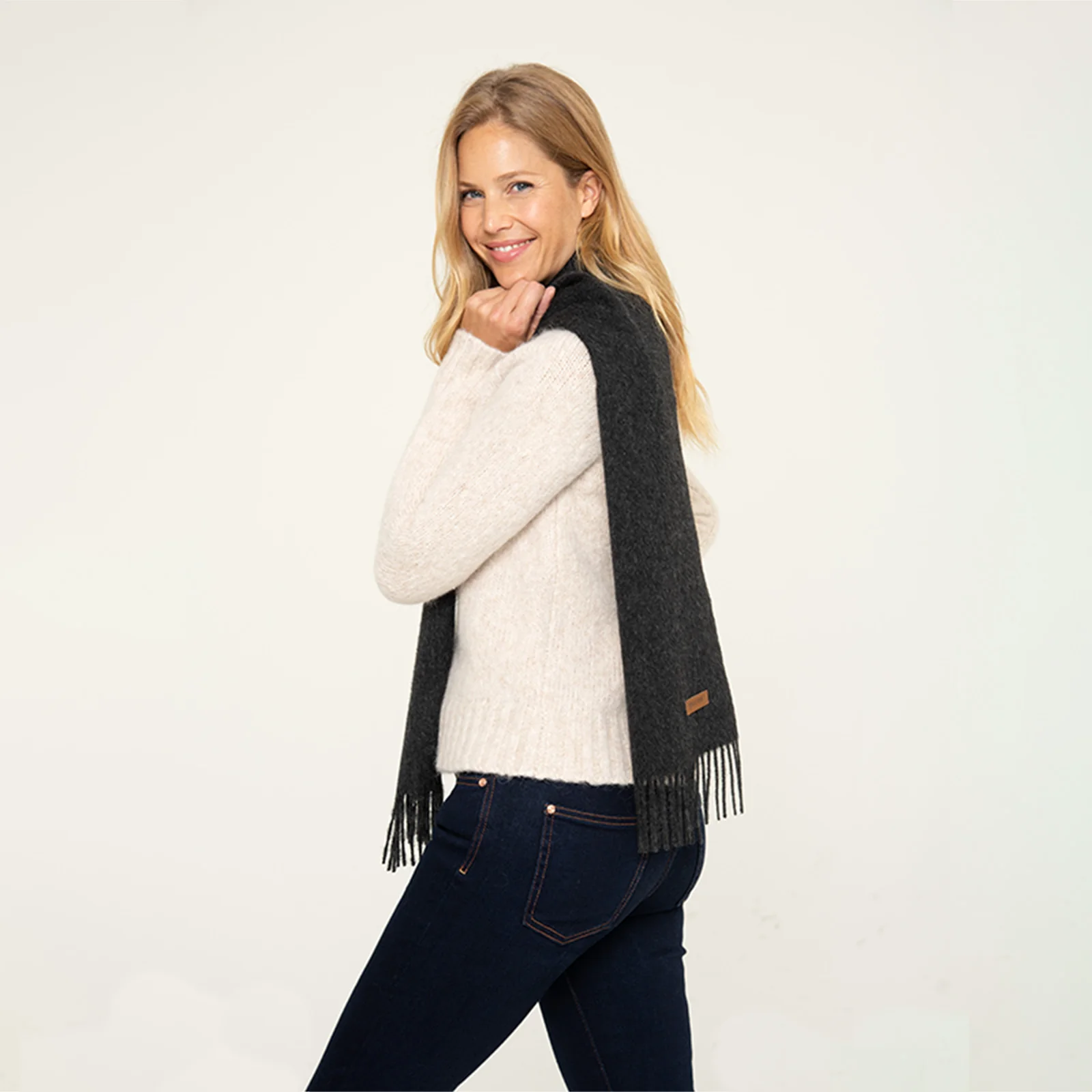Women's Solid Scarf - Image 16